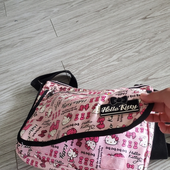 Hello Kitty Shoulder Bag - Picture 7 of 12